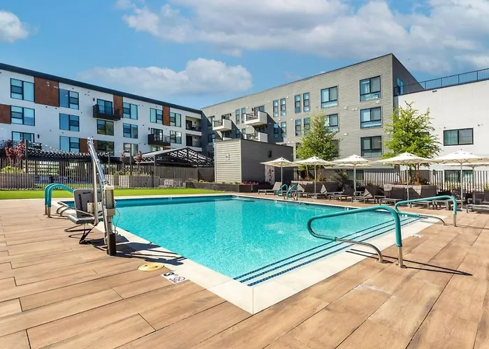 Arcadia Getaway Pool, Gym, Games, Ev Charging Apartment